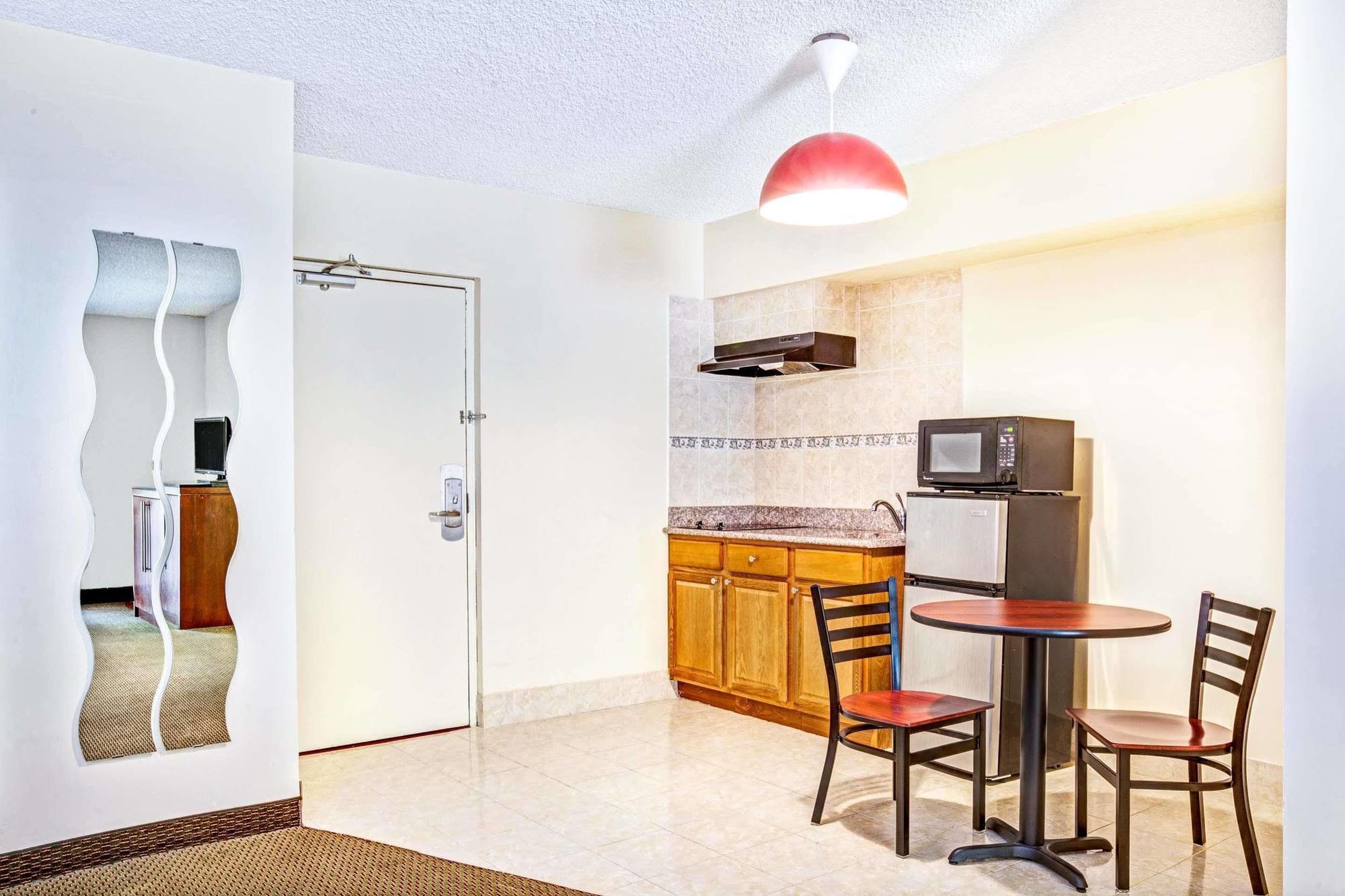 Ramada By Wyndham Rockaway Hotel Exterior foto